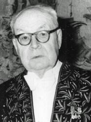 Georges Dumézil en habit d'académicien