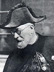 Louis Gillet en habit d'académicien et bicorne